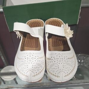 Elegant White Floral Women's Mules